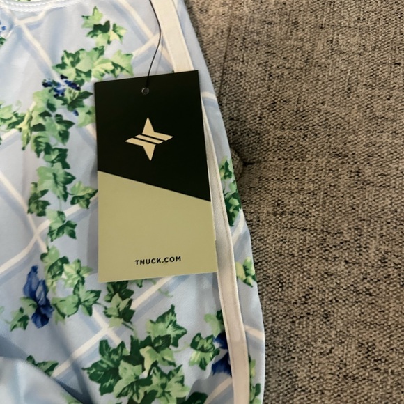 TUCKERNUCK Golf skirt - Picture 4 of 8